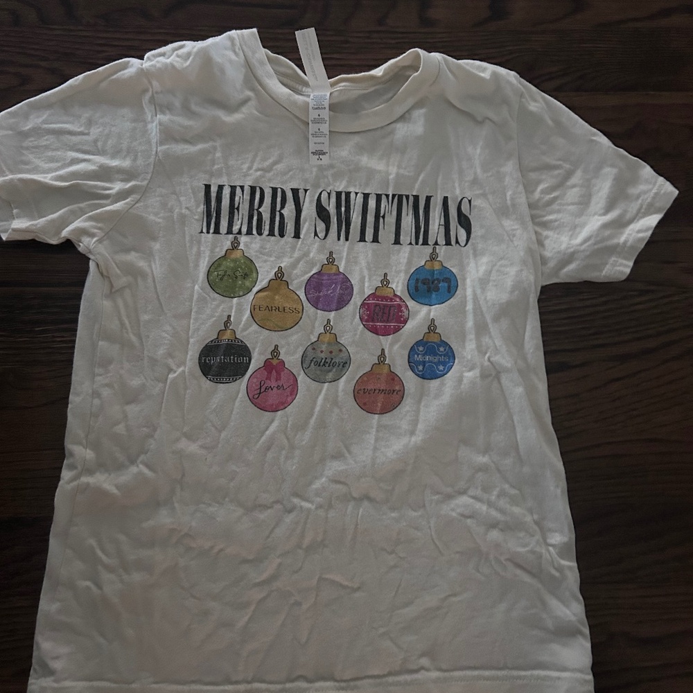 Taylor Swift Christmas T-Shirt (YL)